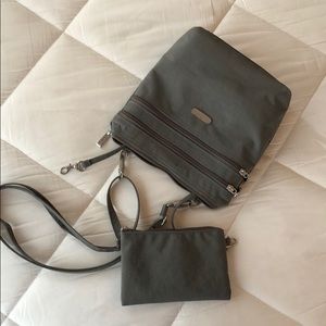 Baggallini Classic Crossbody Zipper Bag